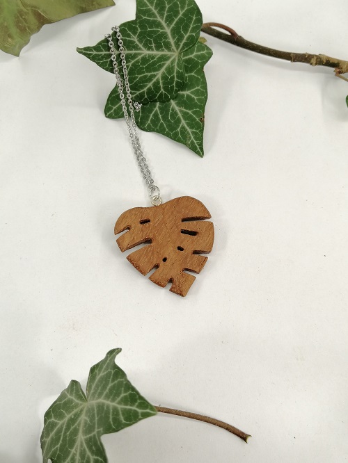 [CO20-021] Pendentif coeur de Monstera